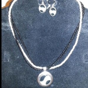Black & white necklace /earring set.